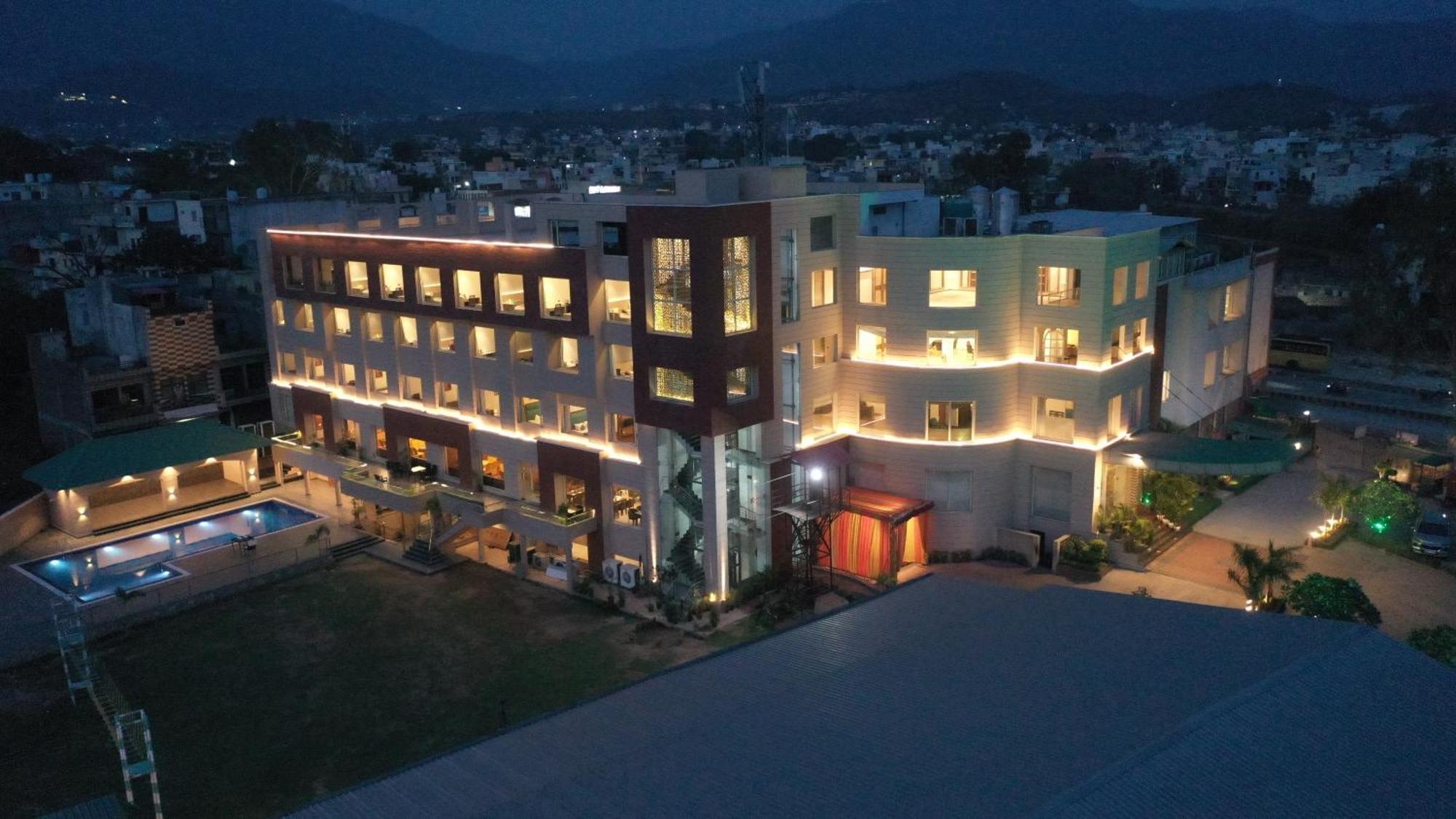 Hotel Classic Residency Kālka Extérieur photo